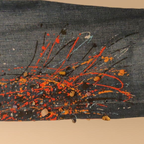 Pull up jeans. Front and back pockets. Design on both legs. Nice raw hem. - Picture 3 of 6